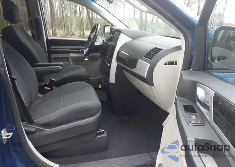 2010 Dodge Grand Caravan Sxt z USA, uszkodzony, nr VIN 2D4RN5D10AR444448